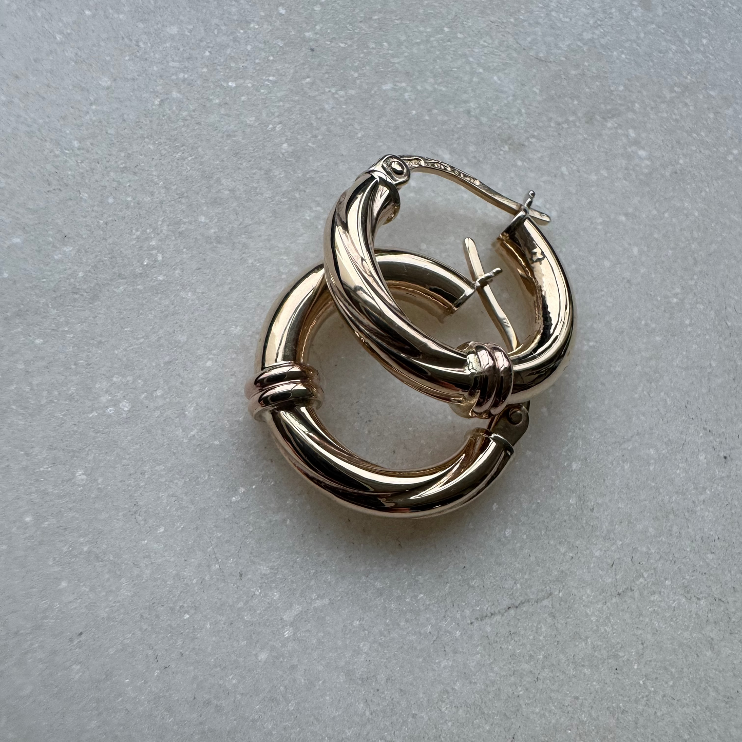 Vintage Unoaerre small hoops with a twist!