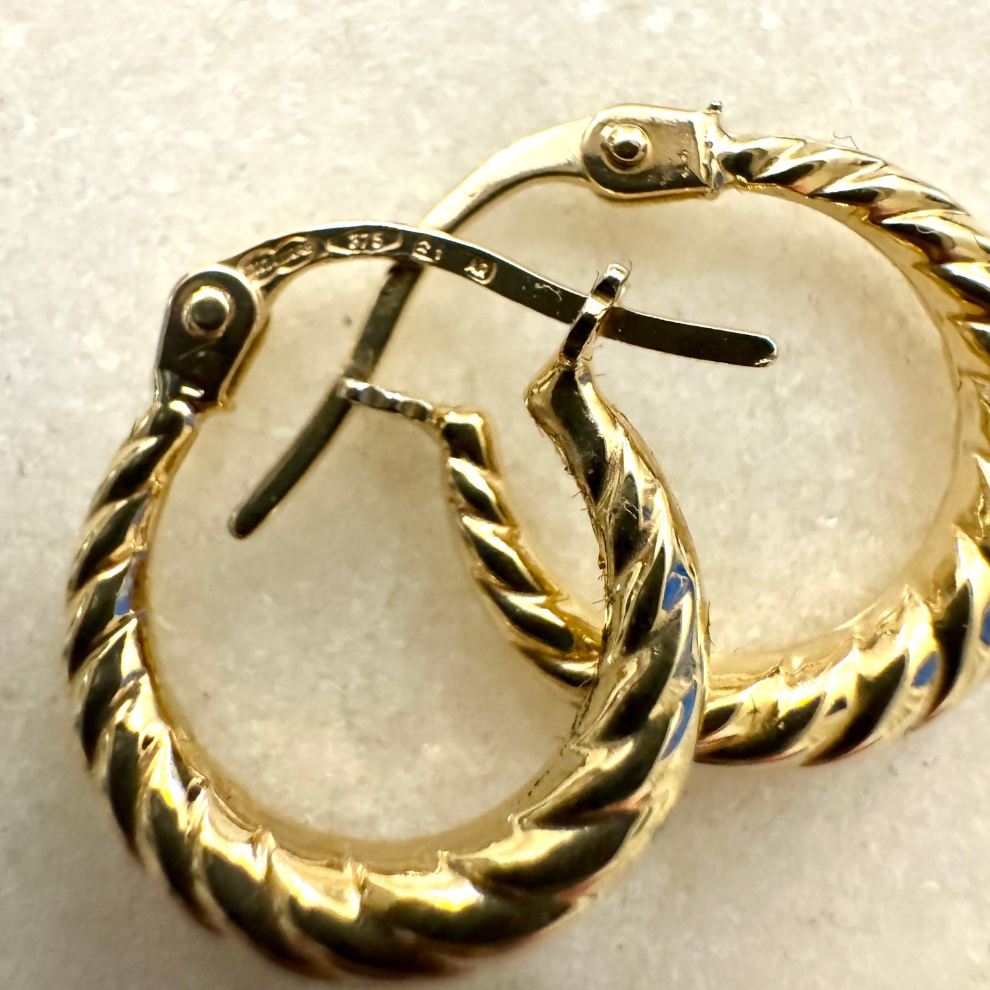 9ct Vintage MINI Unoaerre twist BABY croissant hoops