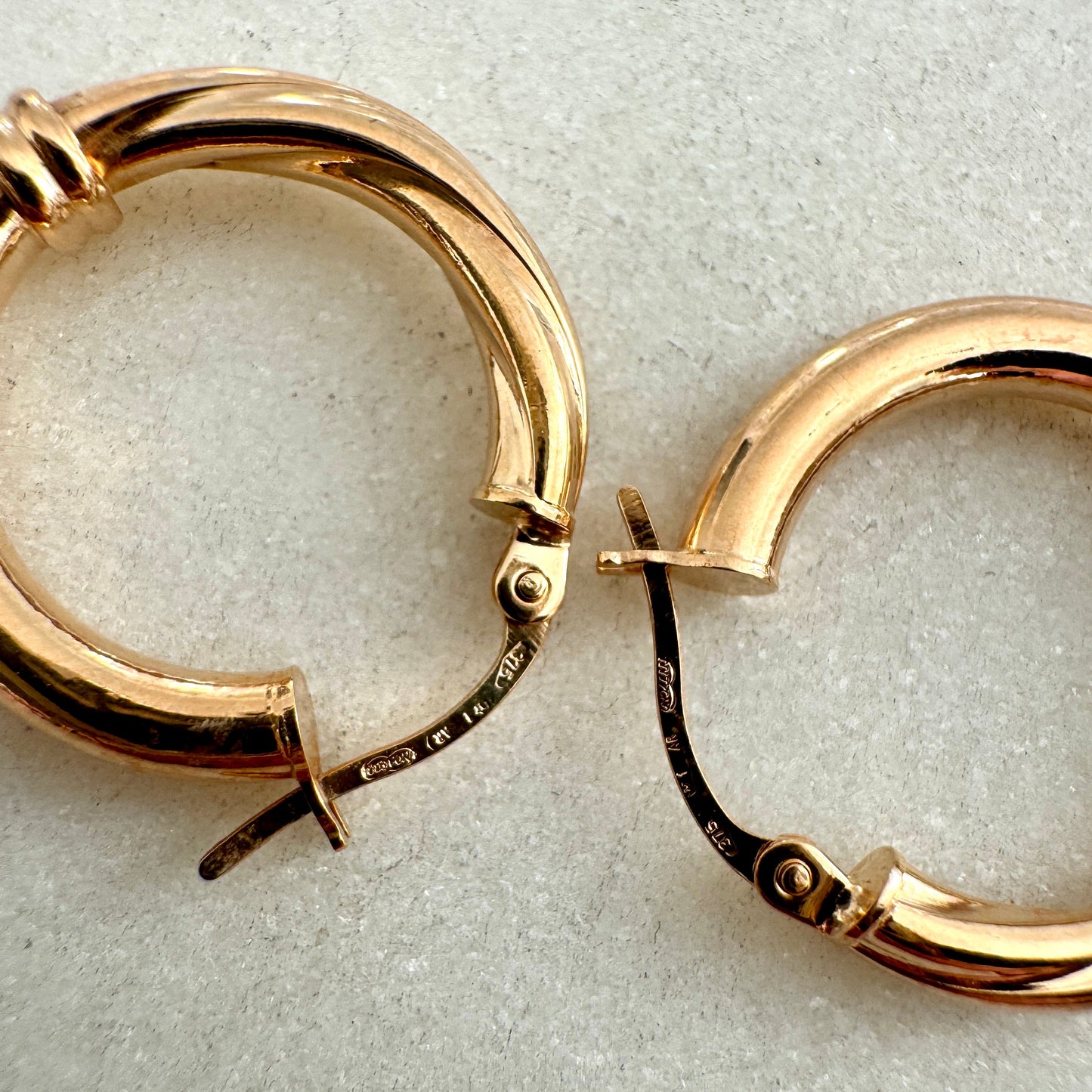 Vintage Unoaerre STUNNING half and half hoop - Italian 9ct gold