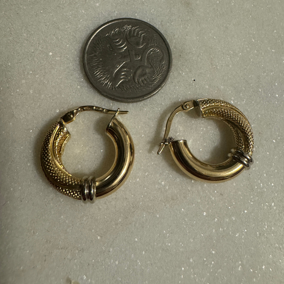 RARE!! 18ct Unoaerre medium hoop earrings with WHITE GOLD middle OMG