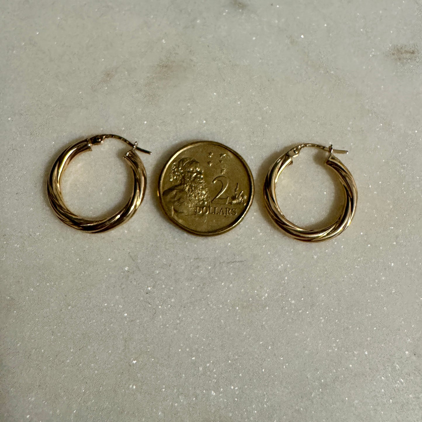 9ct yellow gold Unoaerre twist earrings - great medium size