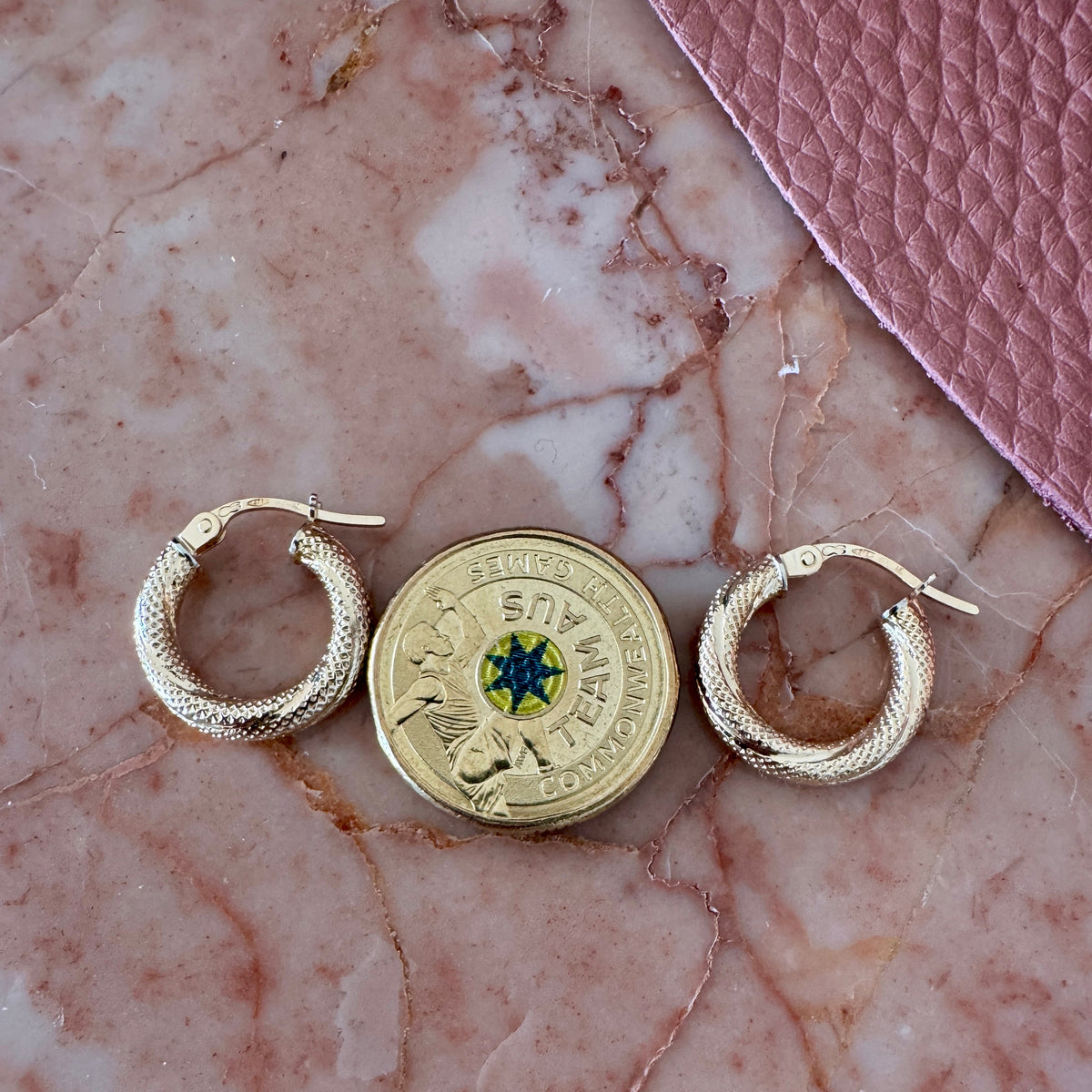 Small 9ct gold Unoaerre mesh style hoops - so pretty