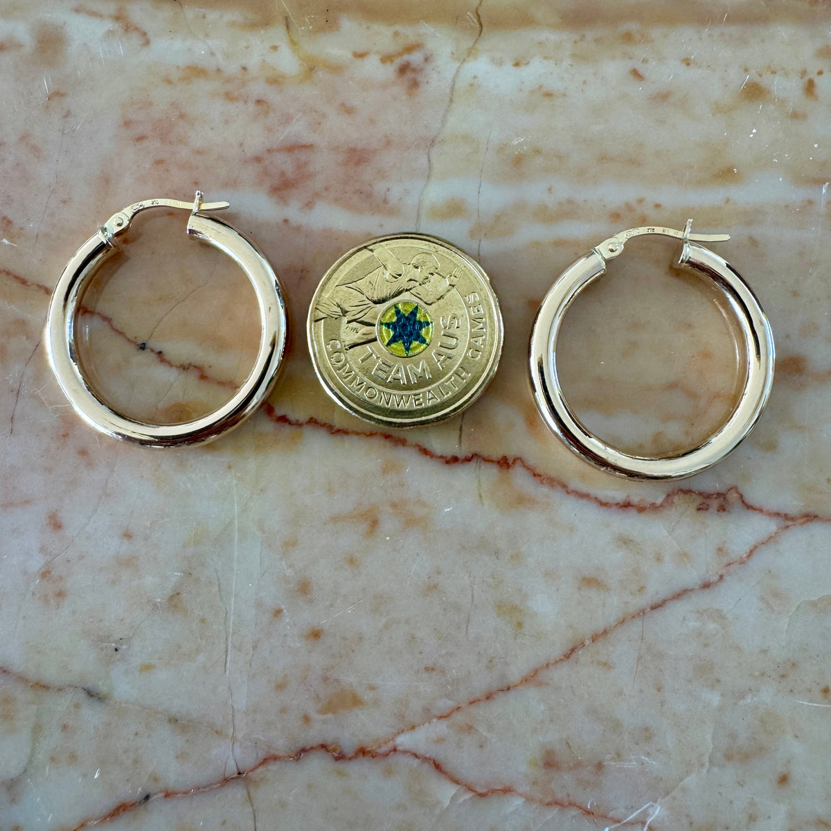 Vintage 9ct Unoaerre hoops - great medium size!