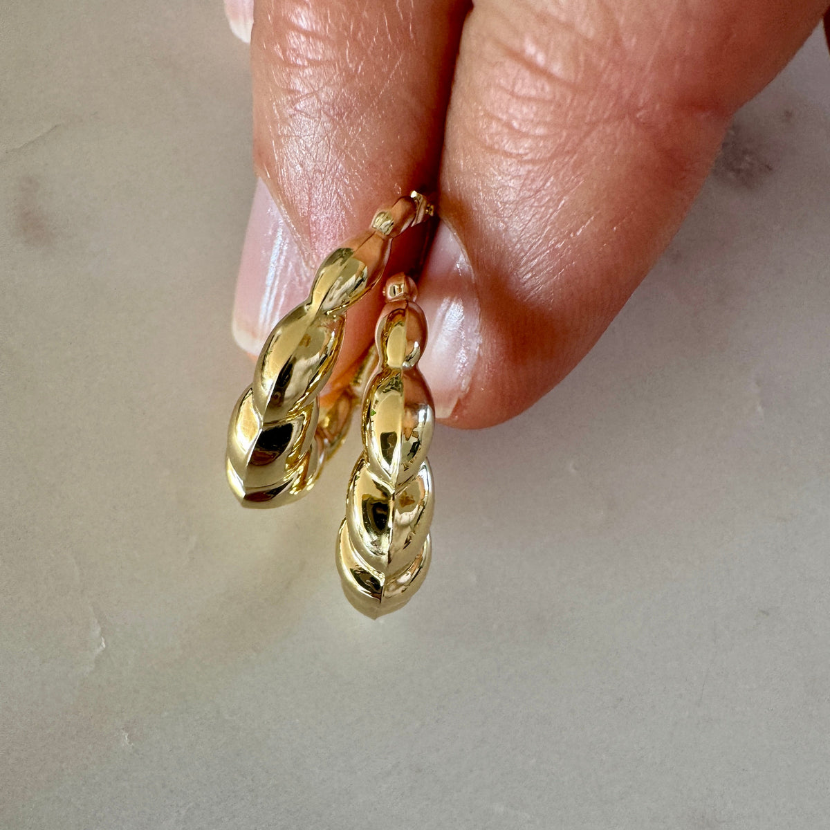 Vintage 18ct Unoaerre croissant hoops!