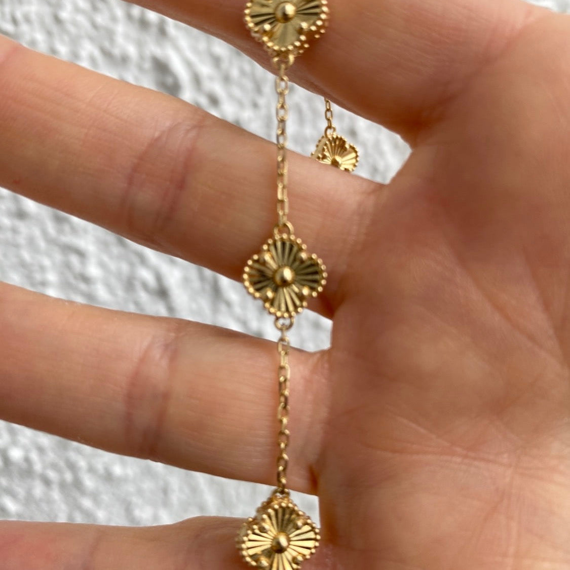 SOLD 18ct clover design bracelet - stunning!