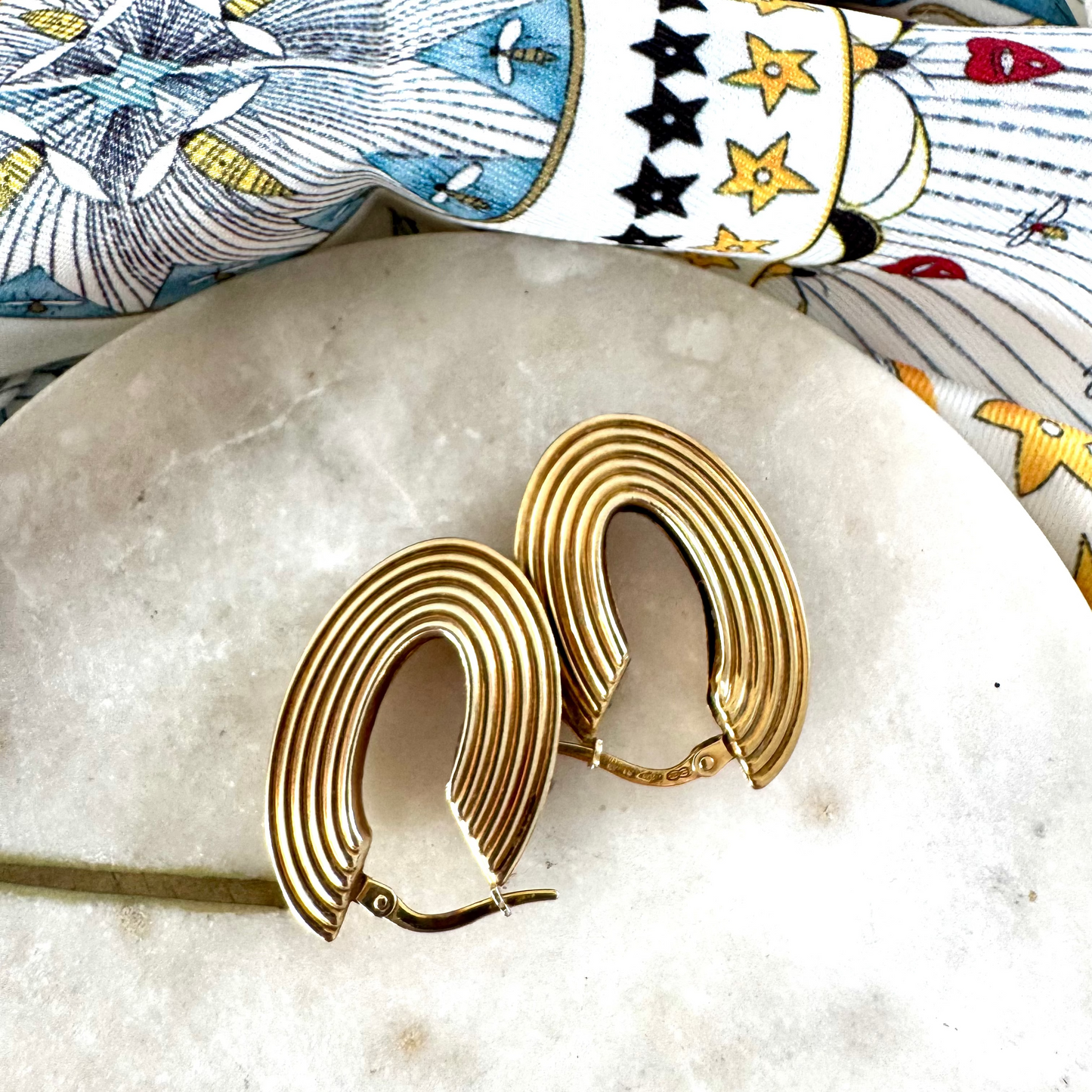 Vintage 9ct gold ribbed geometric hoops - incredible!