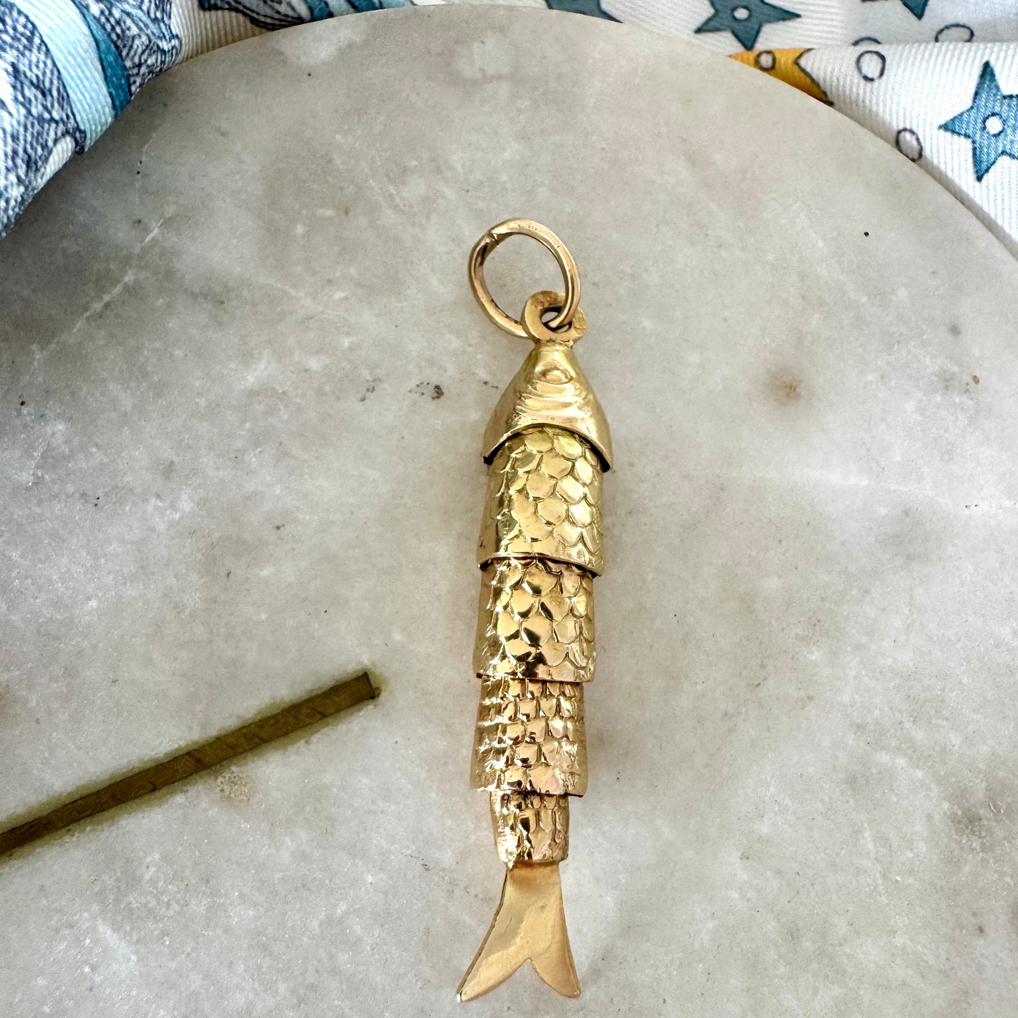 Vintage collectable 18ct articulated big fish pendant