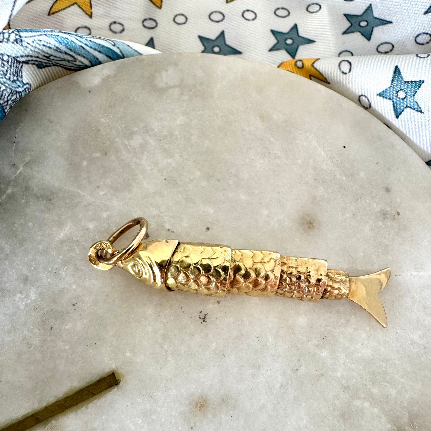 Vintage collectable 18ct articulated big fish pendant