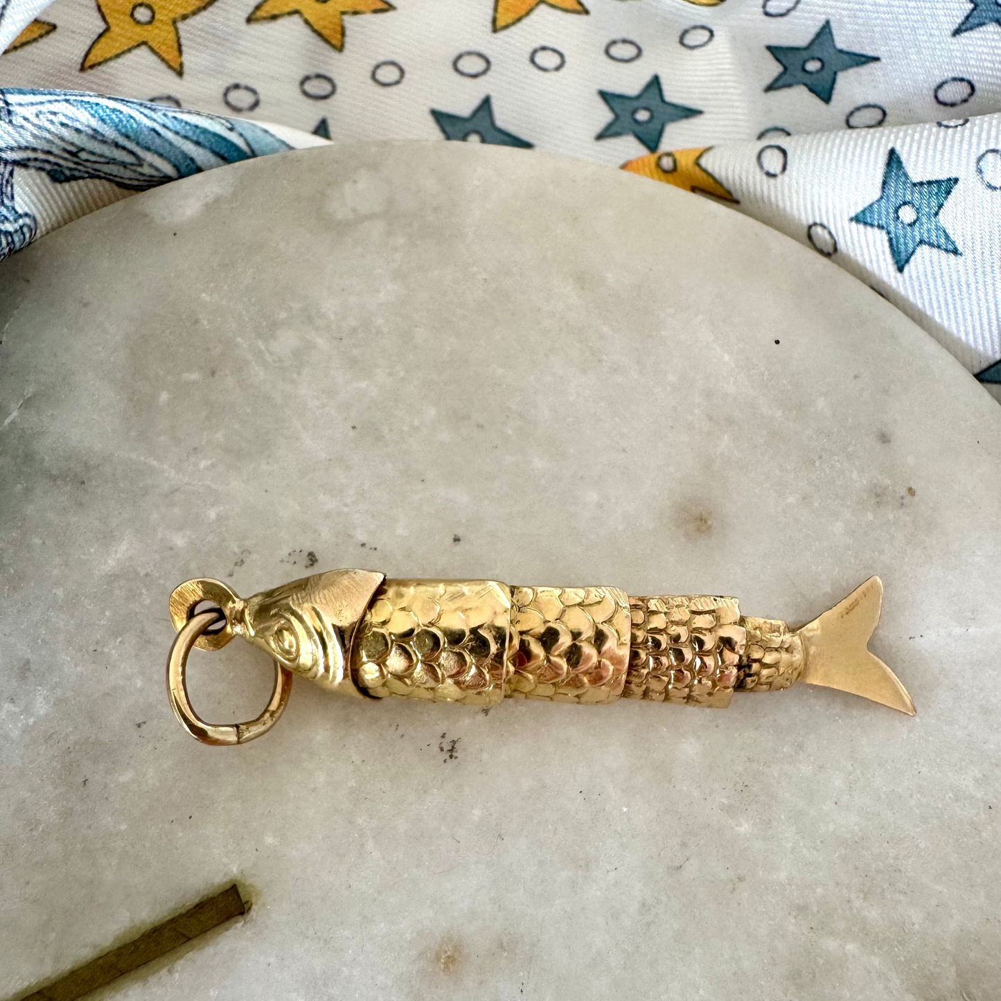 Vintage collectable 18ct articulated big fish pendant