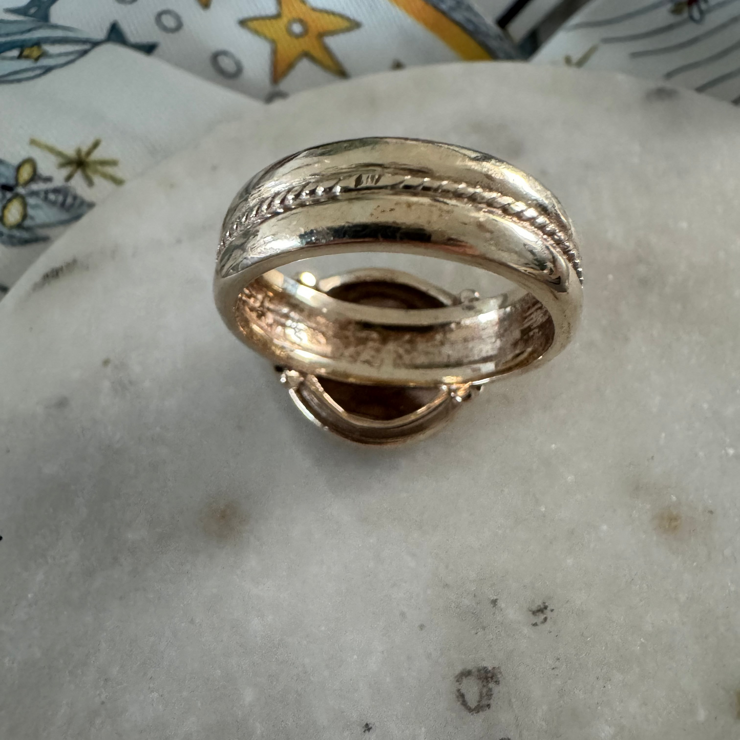 Vintage chunky 9ct gold Ancient coin style ring