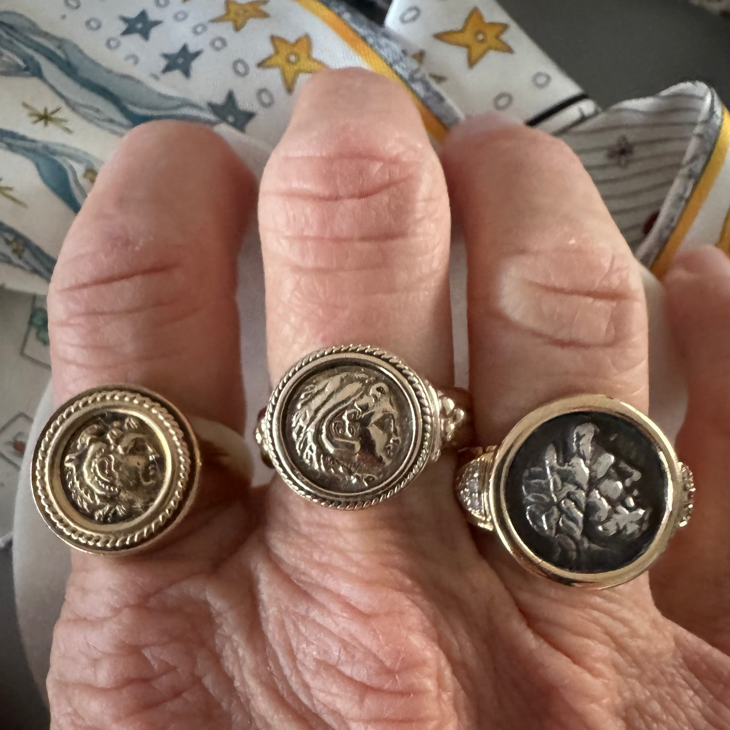 Vintage chunky 9ct gold Ancient coin style ring