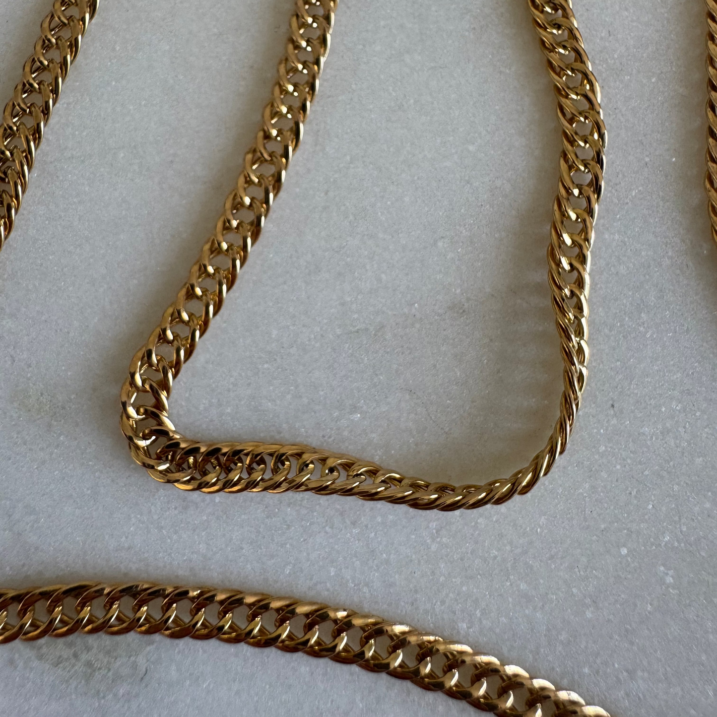 Vintage 9ct (looks like butter) Unoaerre Italian double curb necklace!!