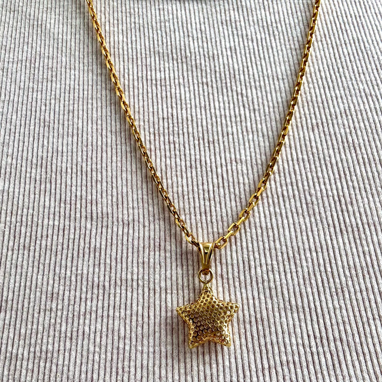 18ct yellow Italian made LUCKY STAR pendant