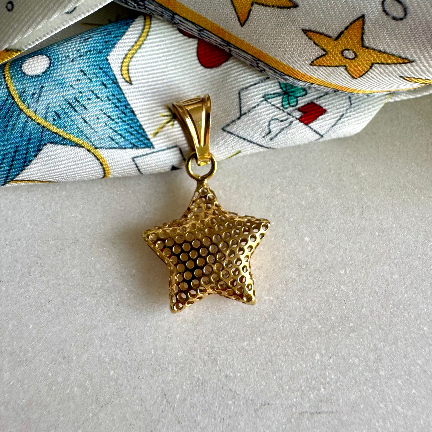 18ct yellow Italian made LUCKY STAR pendant