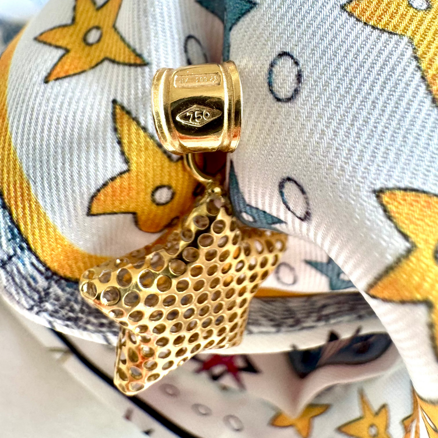 18ct yellow Italian made LUCKY STAR pendant