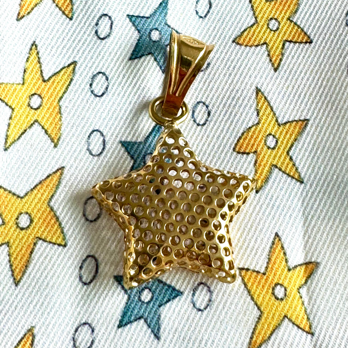 18ct yellow Italian made LUCKY STAR pendant