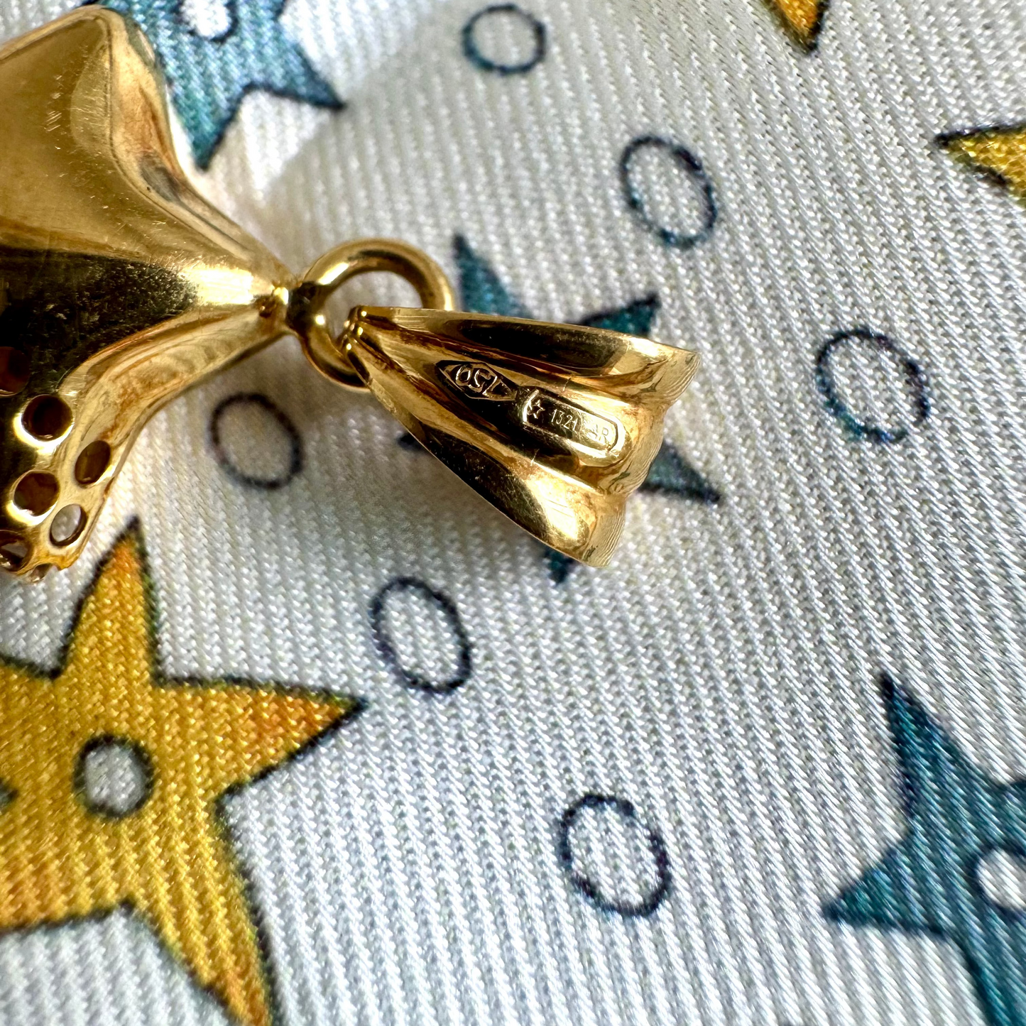 18ct Italian made vintage LUCKY STAR - half plain half perforated - beautiful