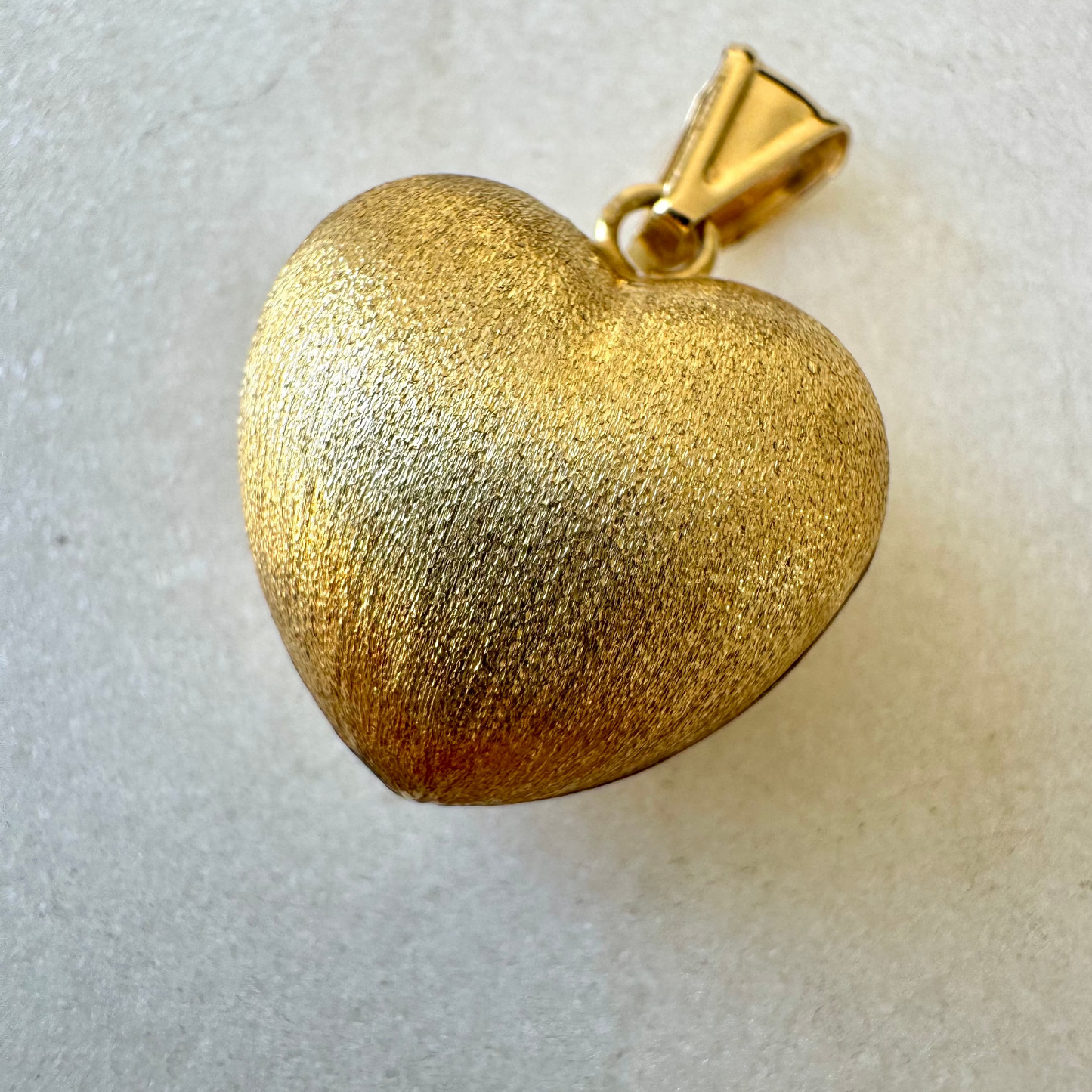 9ct gold Italian vintage PUFFY double sided heart INSANELY GOOD