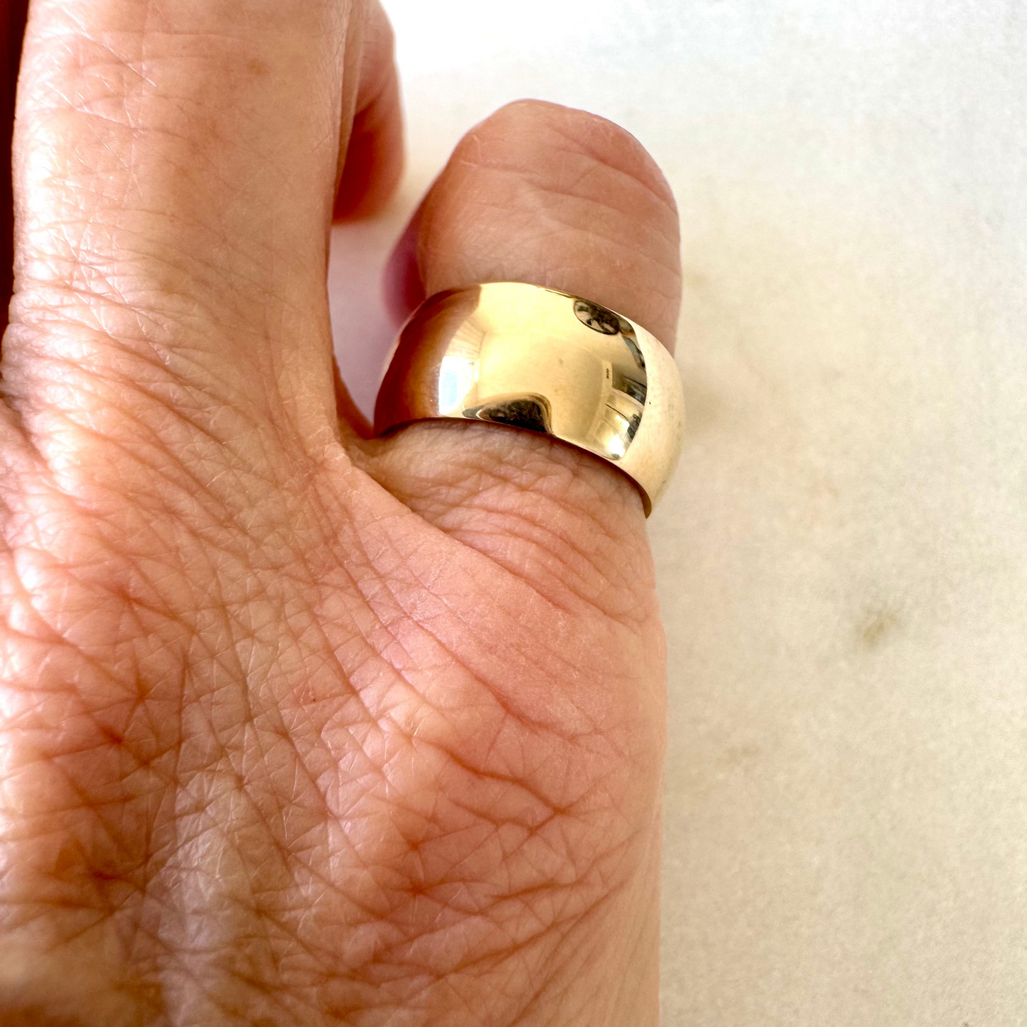9ct stunning cigar band - London 1971 Size I (pinky ring)