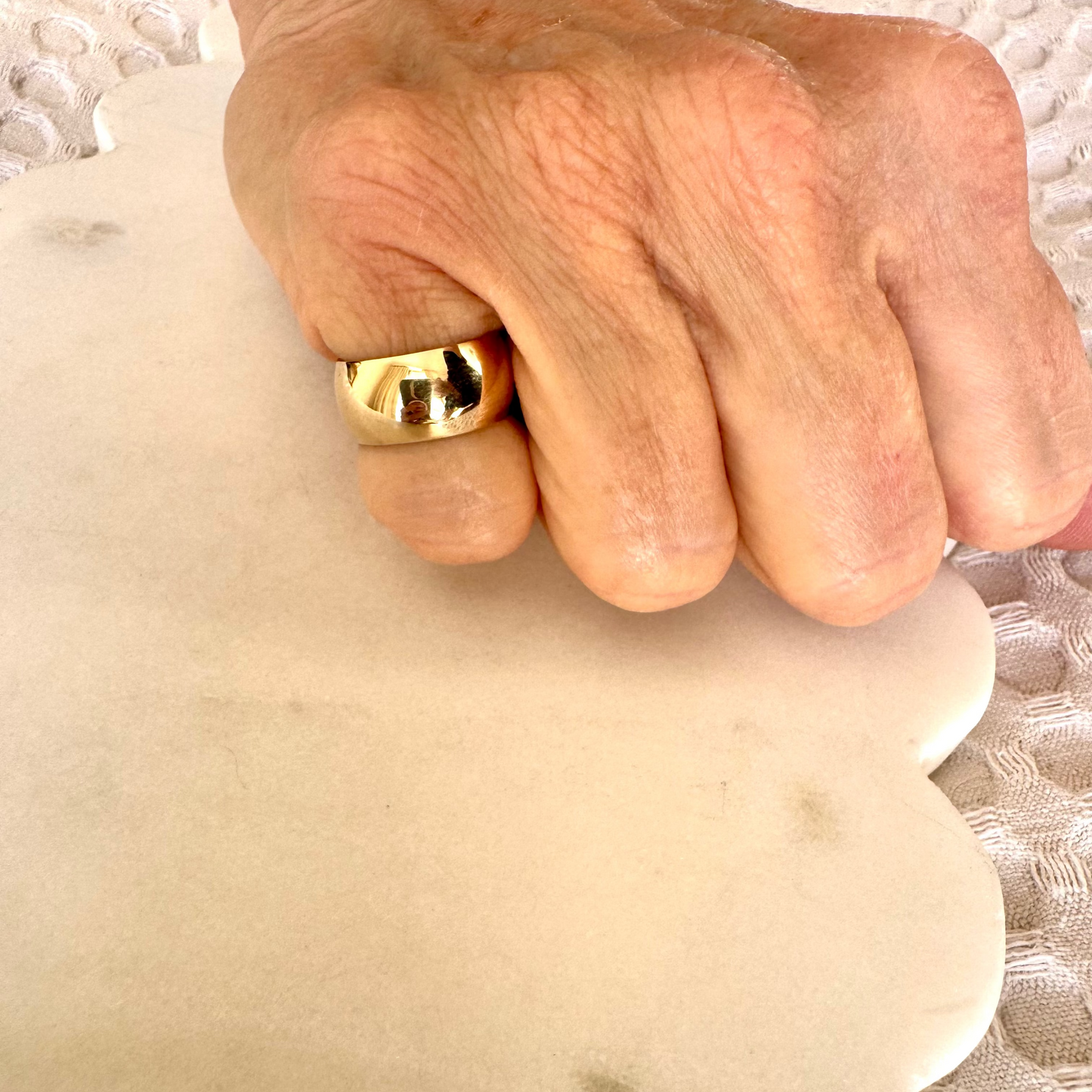 9ct stunning cigar band - London 1971 Size I (pinky ring)