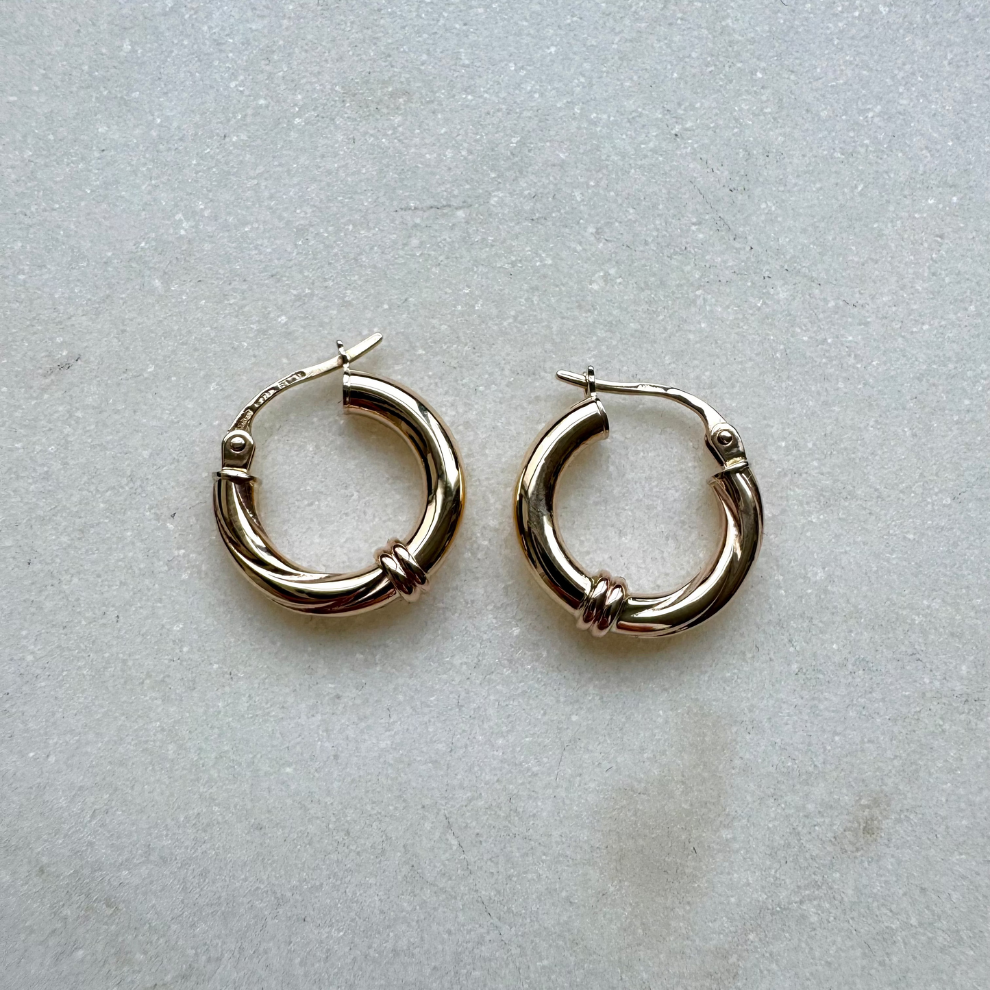 Vintage Unoaerre small hoops with a twist!