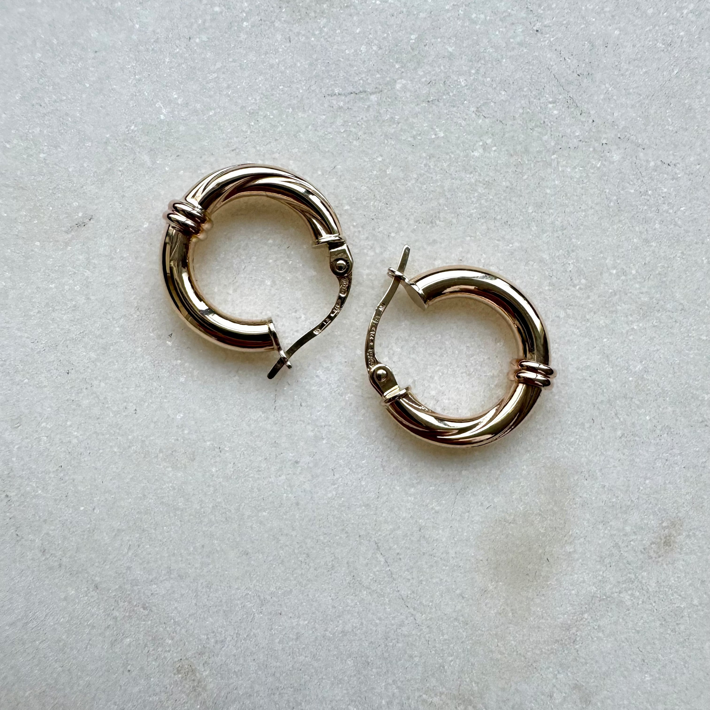 Vintage Unoaerre small hoops with a twist!