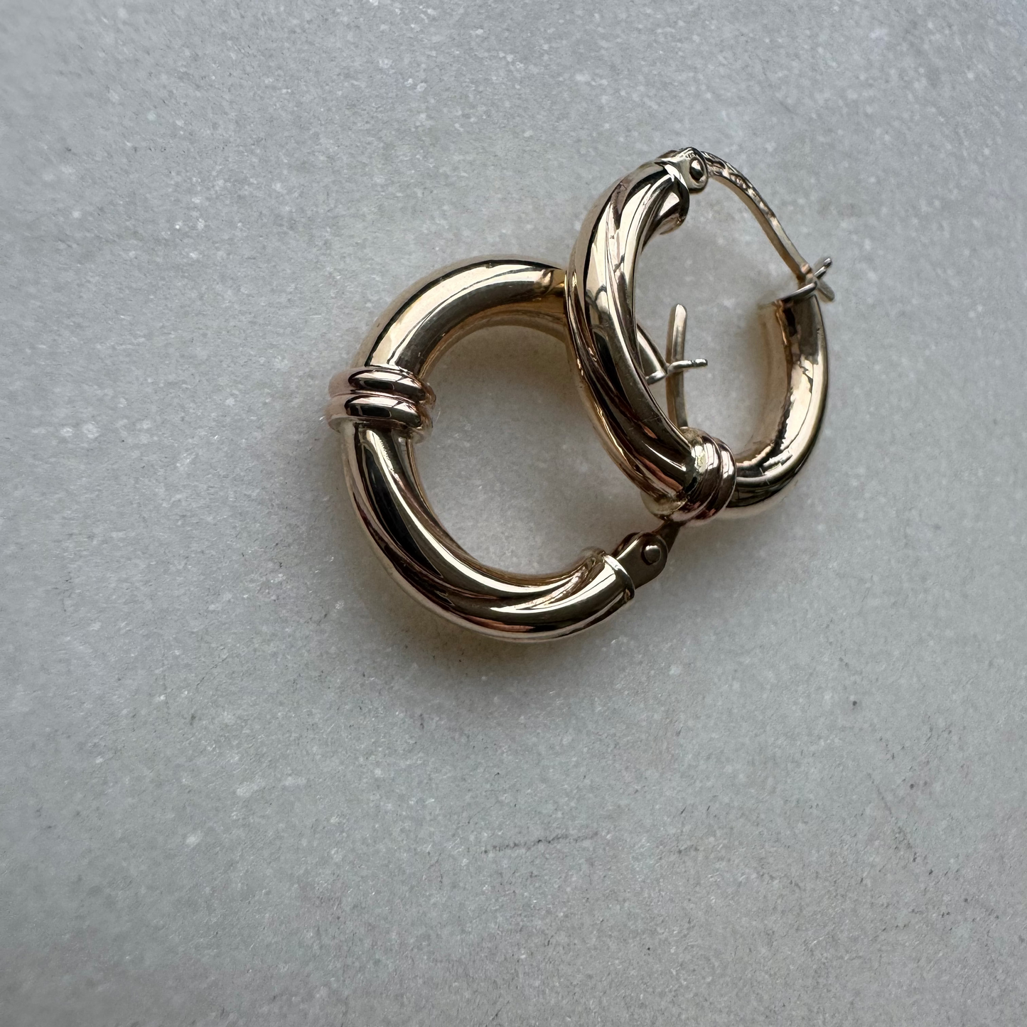 Vintage Unoaerre small hoops with a twist!