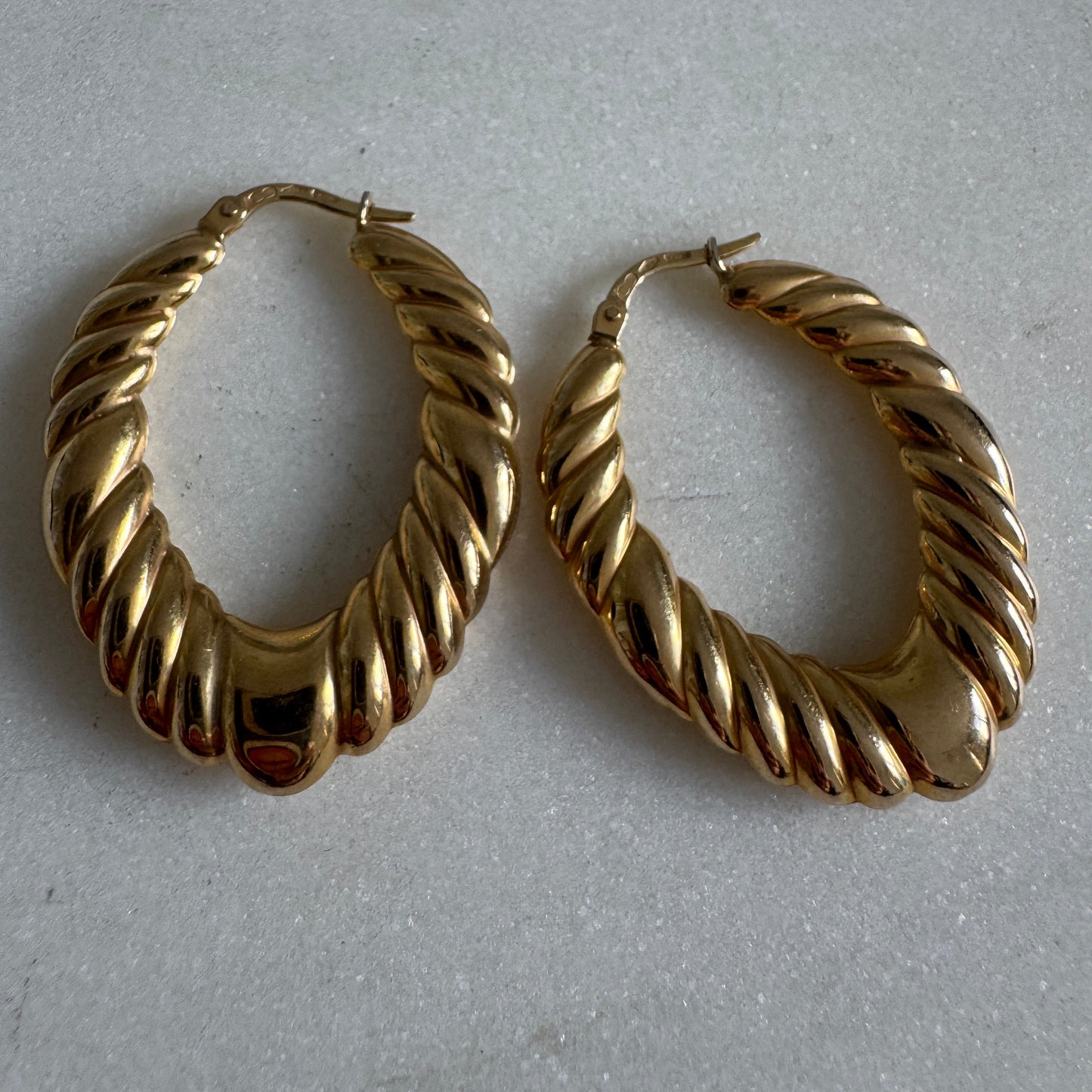 Large vintage 9ct Unoaerre croissant style hoop earrings! Rare!