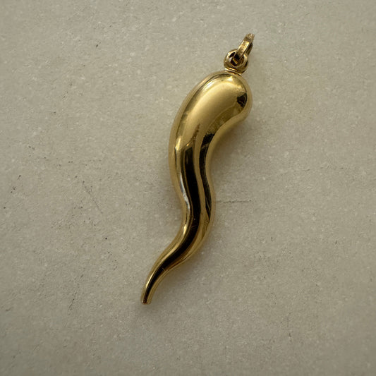 Vintage 18ct Italian gold Horn of Cornucopia pendant (large)