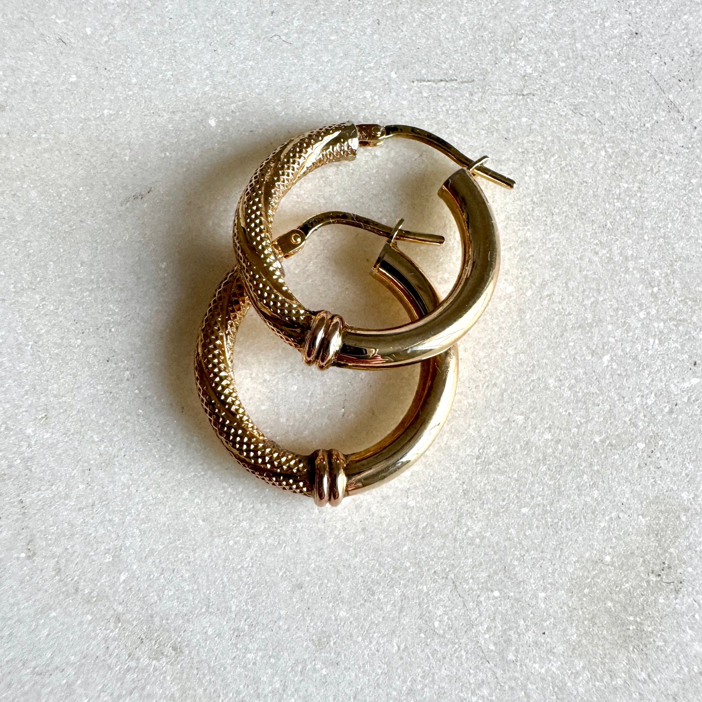 Vintage 9ct Italian Unoaerre detailed hoop earrings