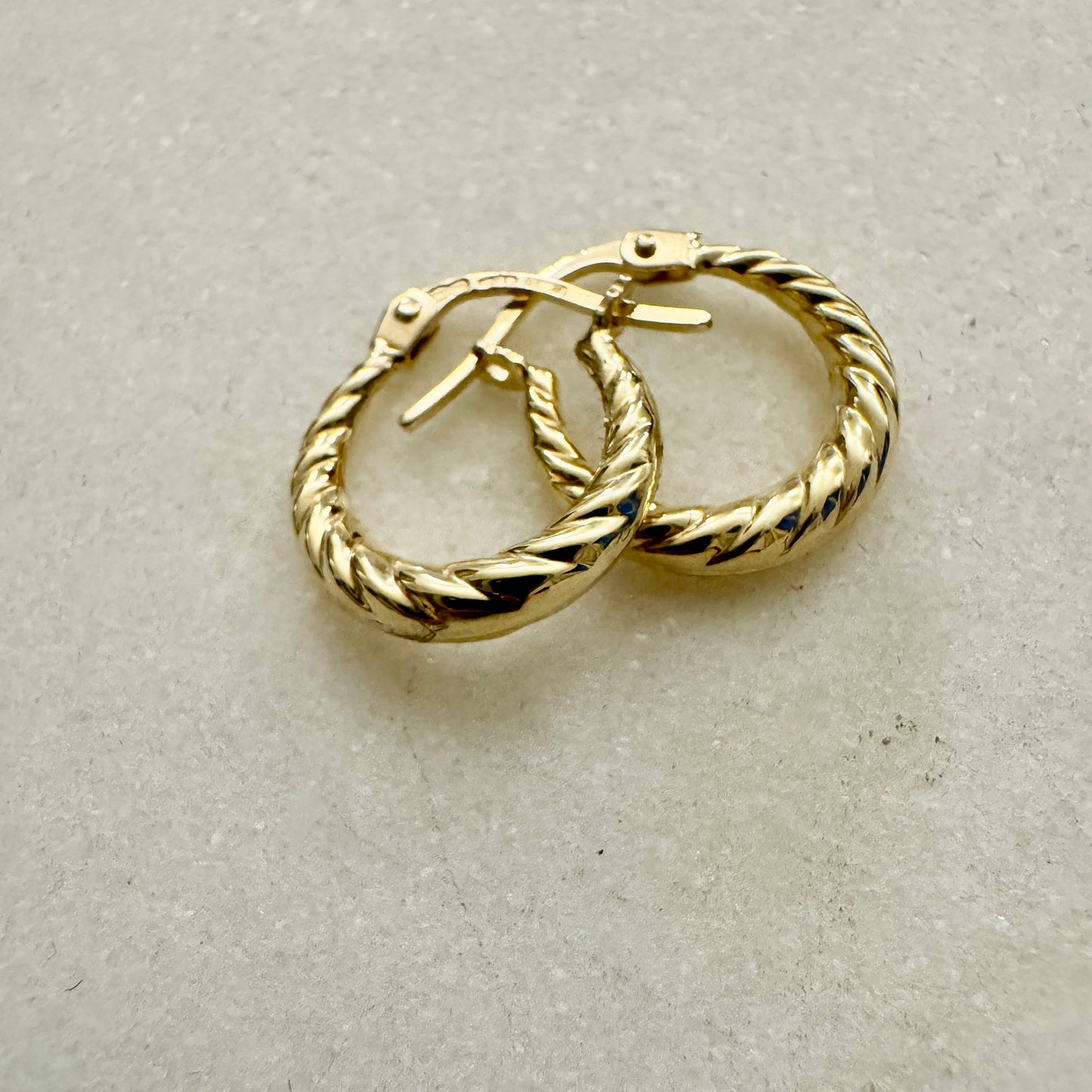 9ct Vintage MINI Unoaerre twist BABY croissant hoops