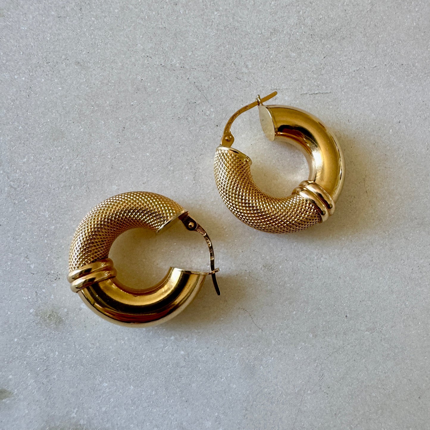 OMG! Pristine vintage Italian Unoaerre CHUBBY hoops from UK