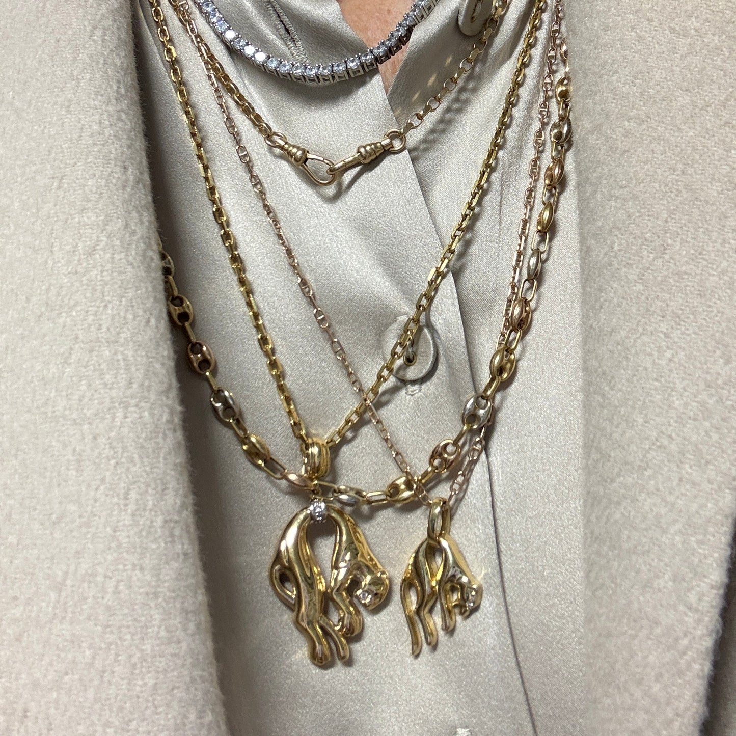 Vintage 18ct hanging panther - very collectable and super cool!