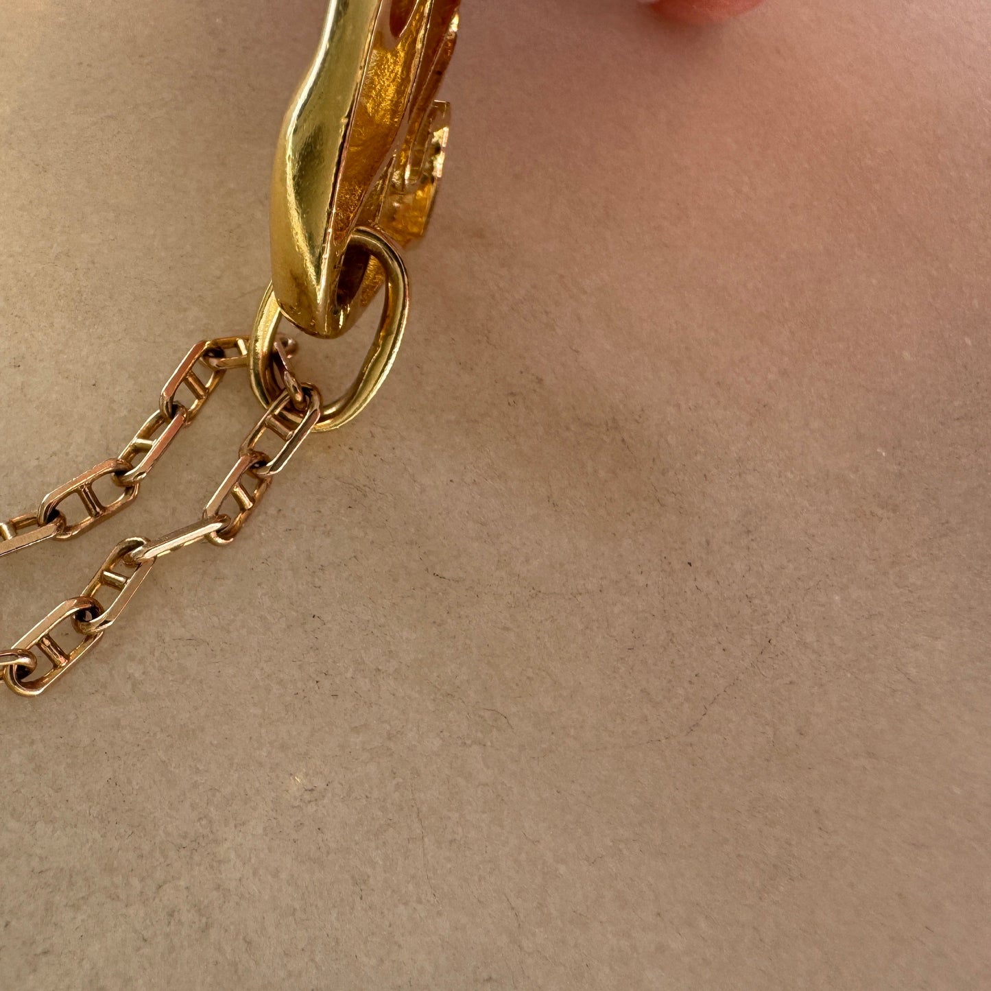 Vintage 18ct hanging panther - very collectable and super cool!