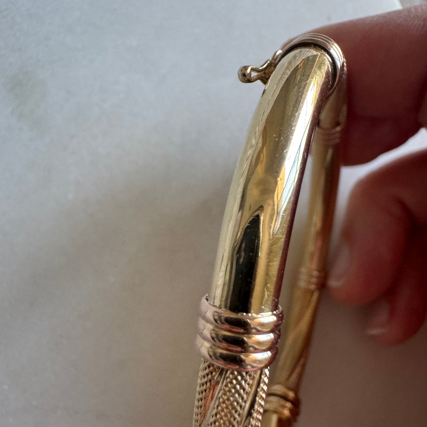 Vintage Unoaerre 9ct bangle - You need to see it to understand!
