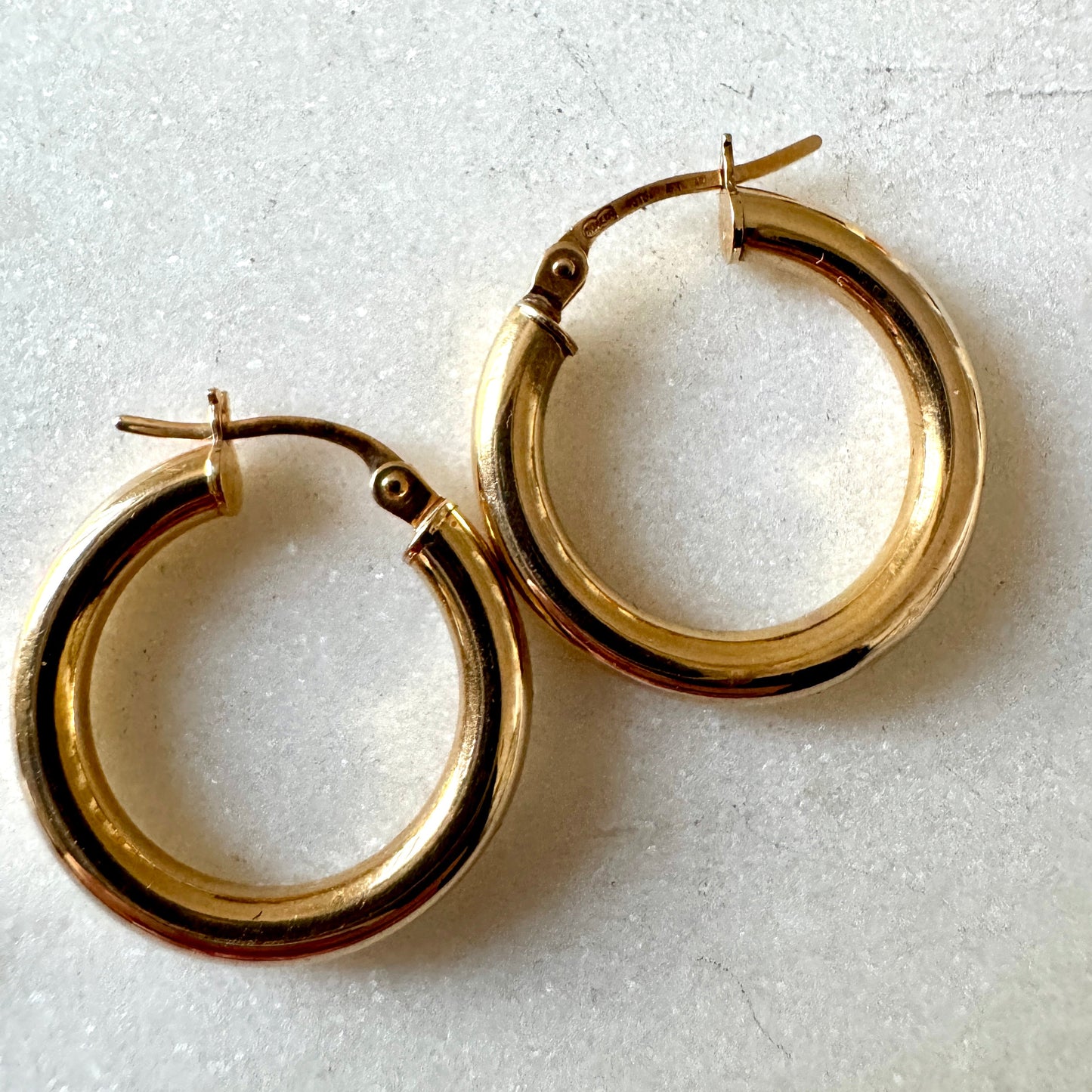 Vintage Unoaerre 9ct hoop earrings - great size!