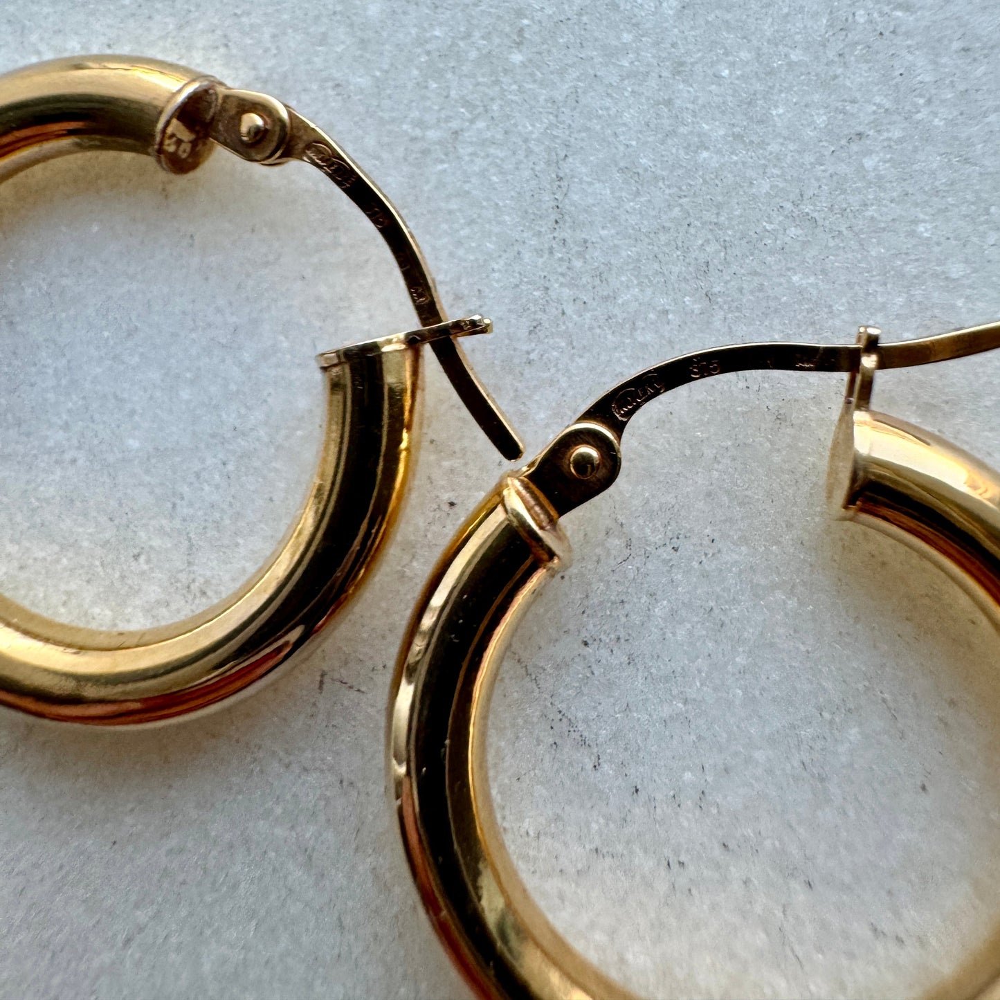 Vintage Unoaerre 9ct hoop earrings - great size!