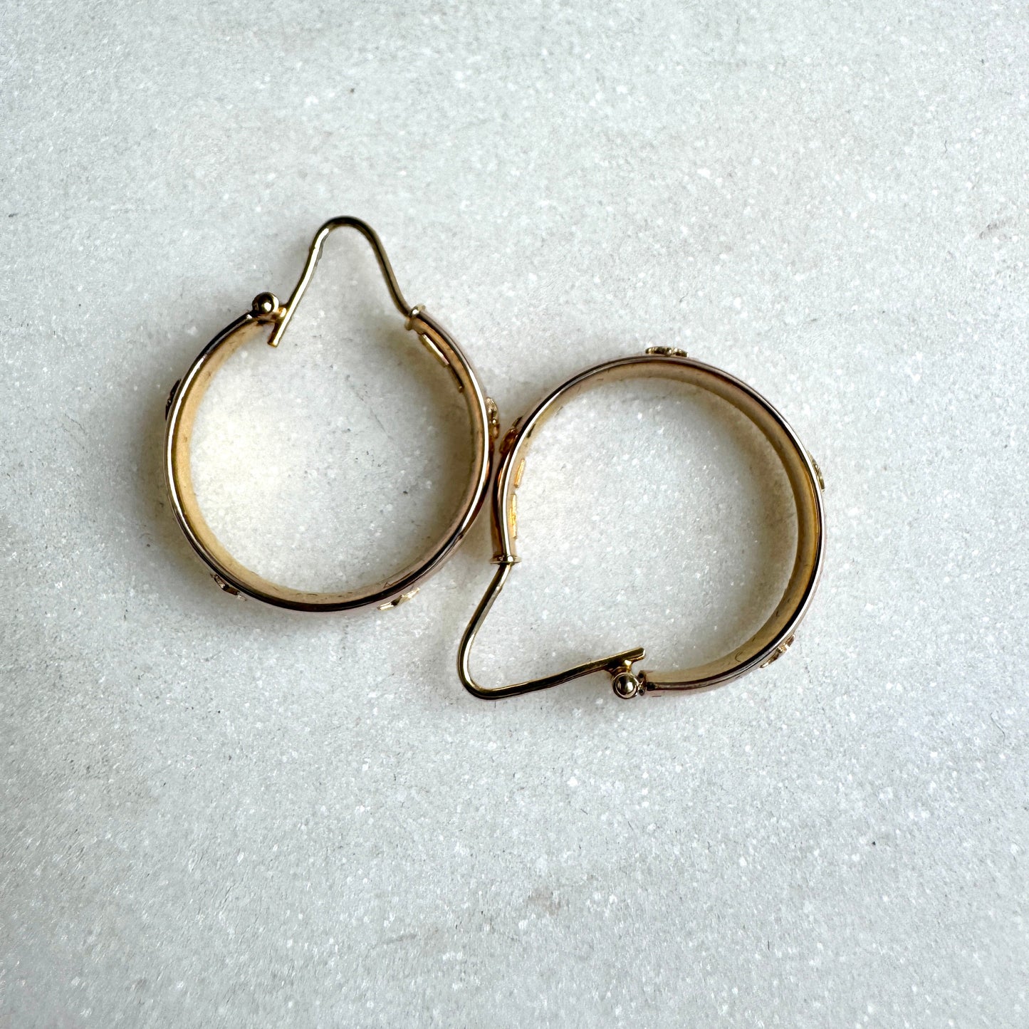 Vintage 9ct gold Italian raised STAR hoops! Incredible!
