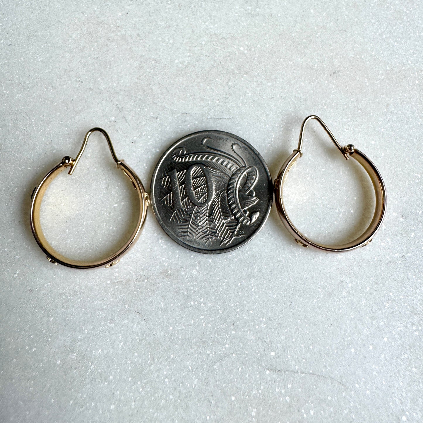 Vintage 9ct gold Italian raised STAR hoops! Incredible!