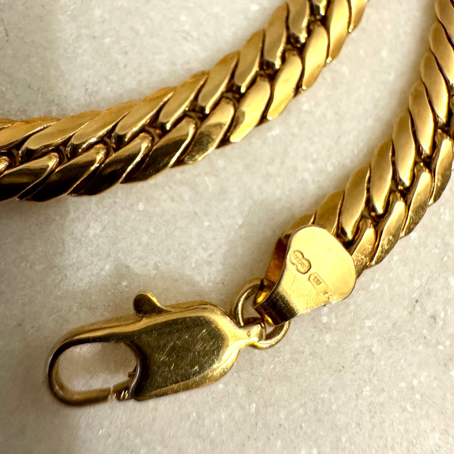 Italian Unoaerre 9ct flat snake necklace - sooooo slinky!