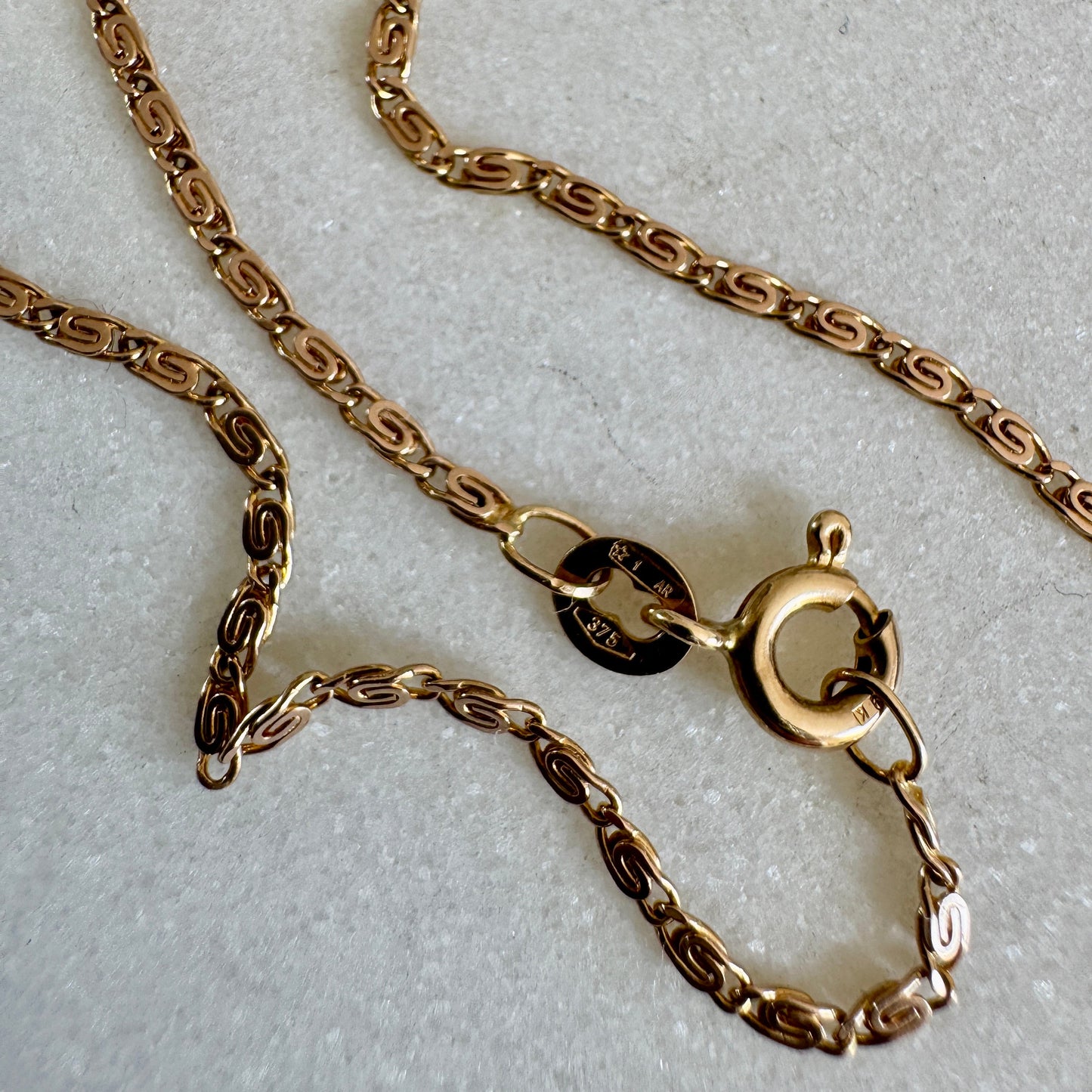 Vintage 9ct Unoaerre FINE and LIGHT 'old gold' colour fancy link necklace