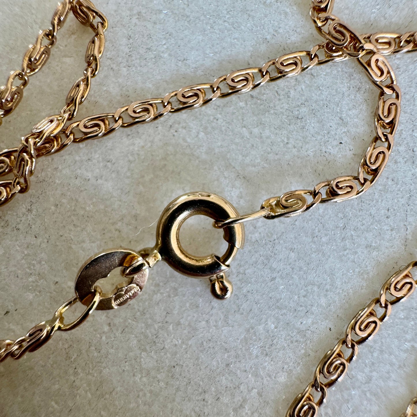 Vintage 9ct Unoaerre FINE and LIGHT 'old gold' colour fancy link necklace
