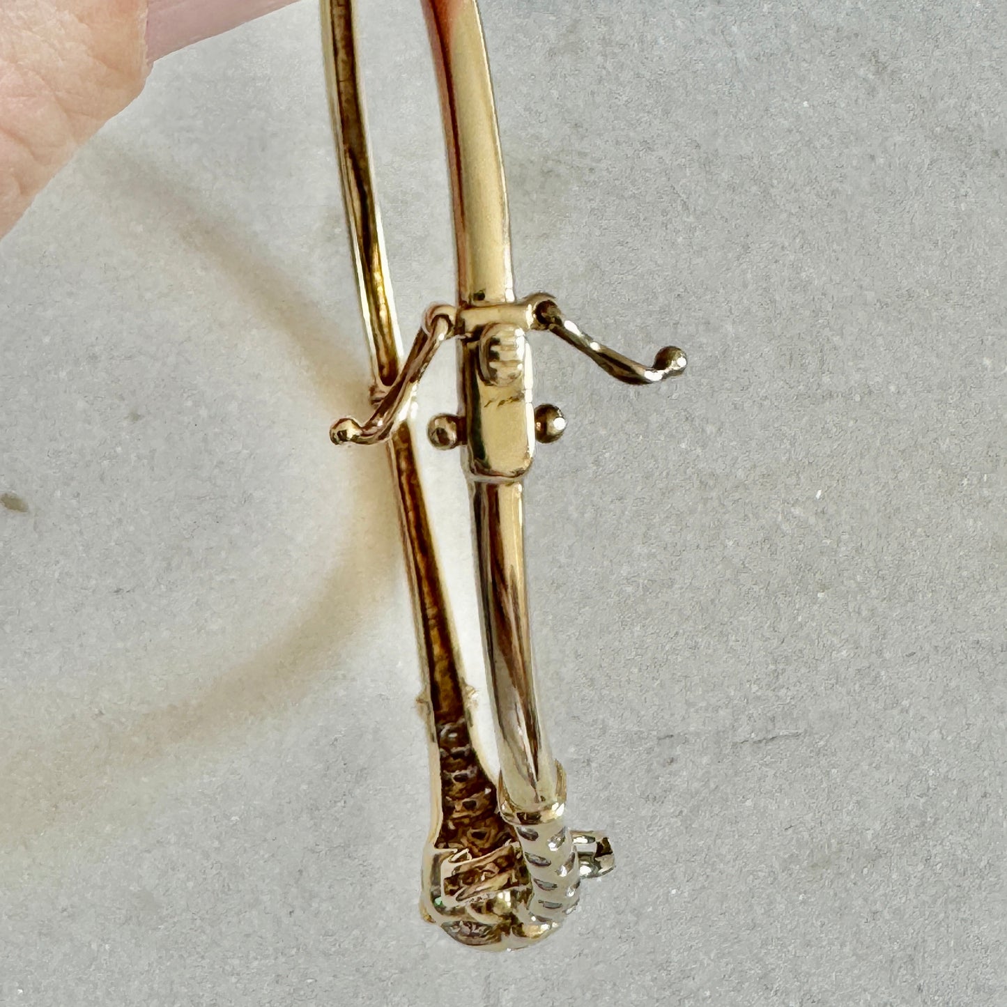 SHOW STOPPER! 9ct gold and diamond hinged panther bangle