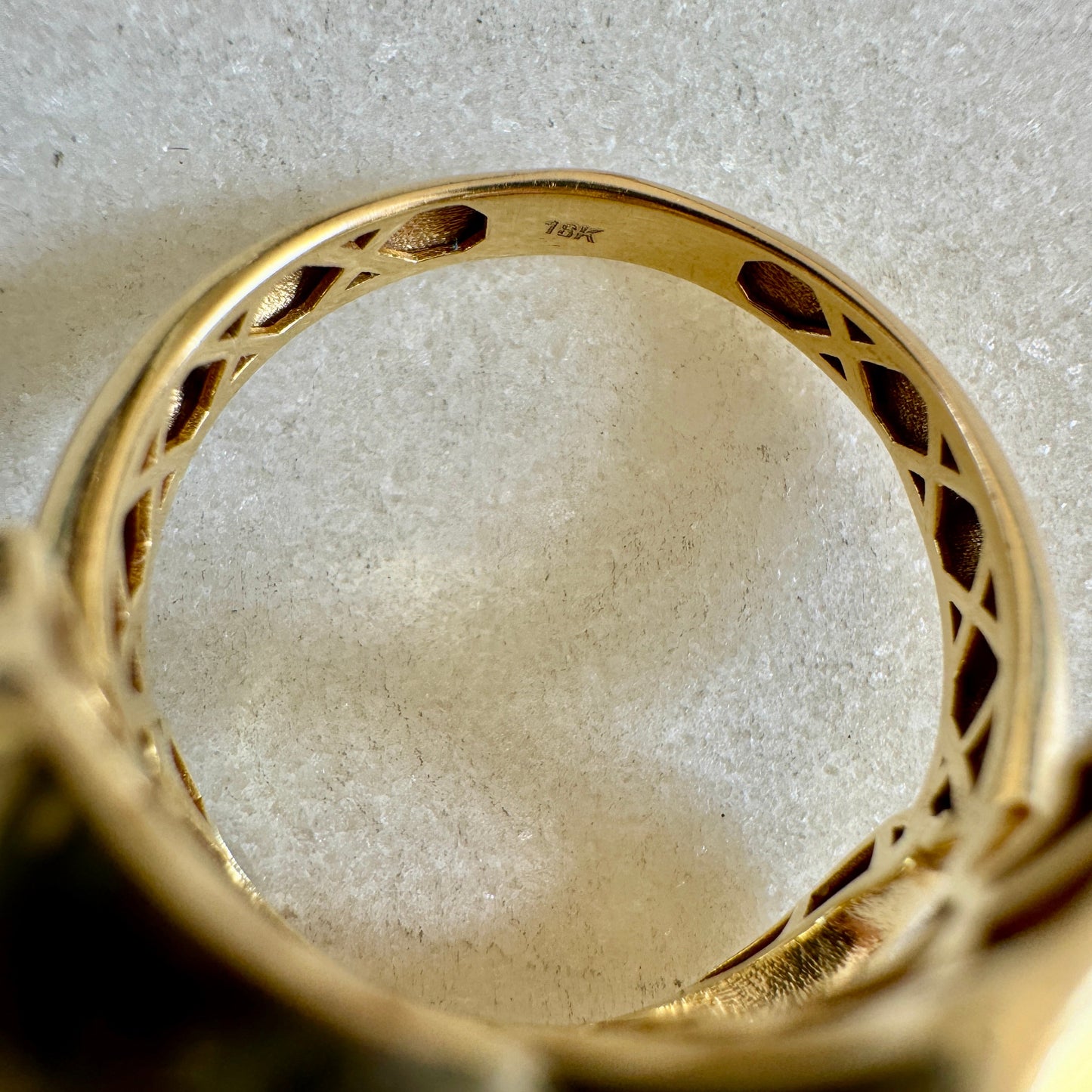 18ct wrap around double panther ring with green eyes - very collectable!