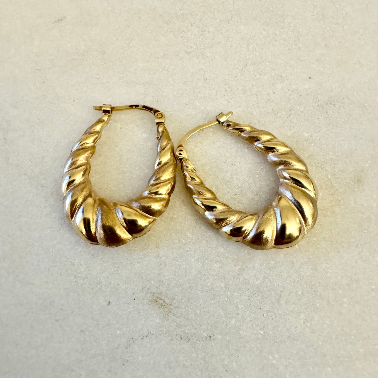 9ct Vintage Unoaerre medium croissant (shrimp) earrings
