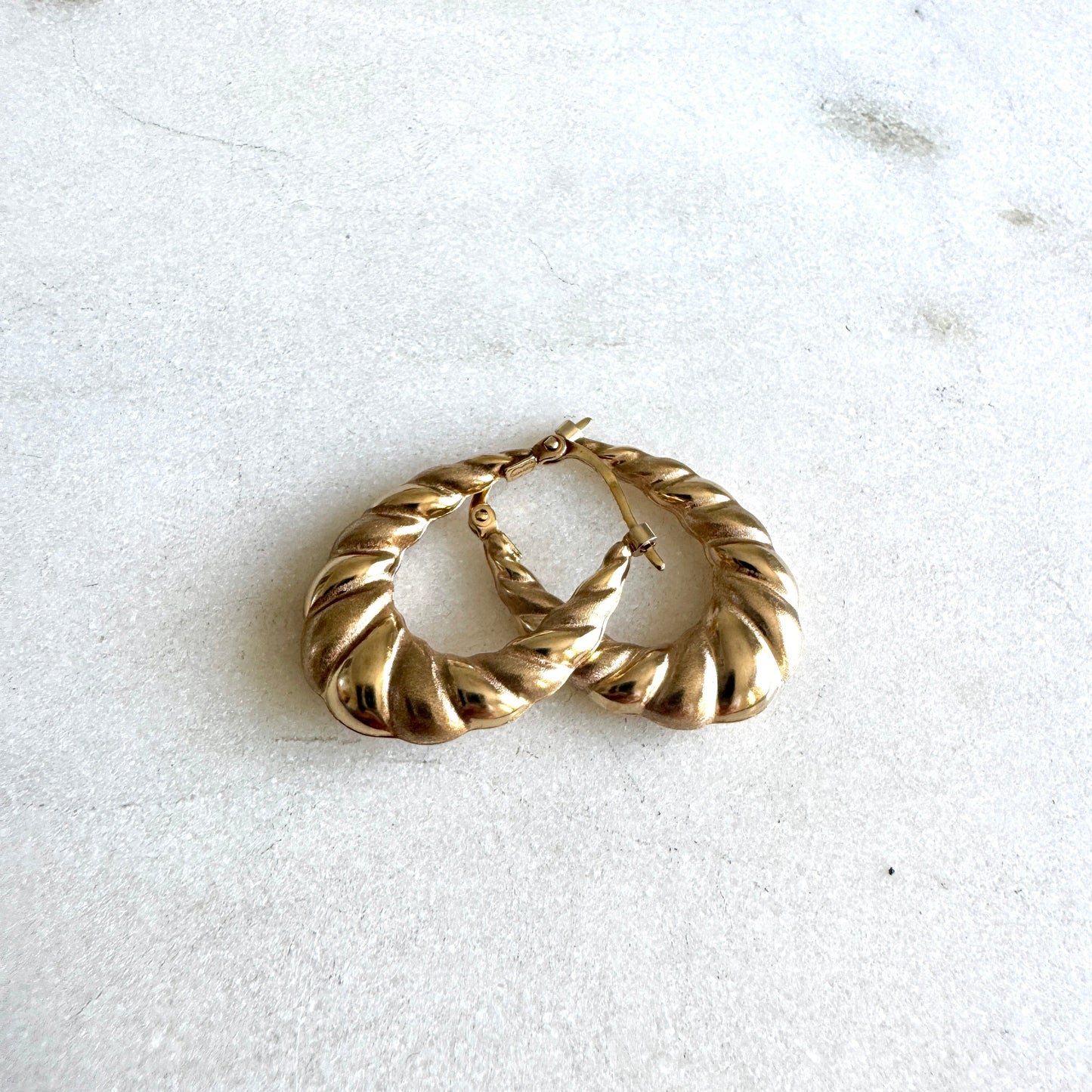 9ct Vintage Unoaerre medium croissant (shrimp) earrings