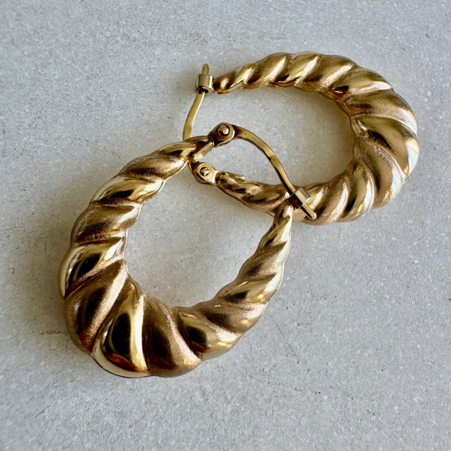 9ct Vintage Unoaerre medium croissant (shrimp) earrings