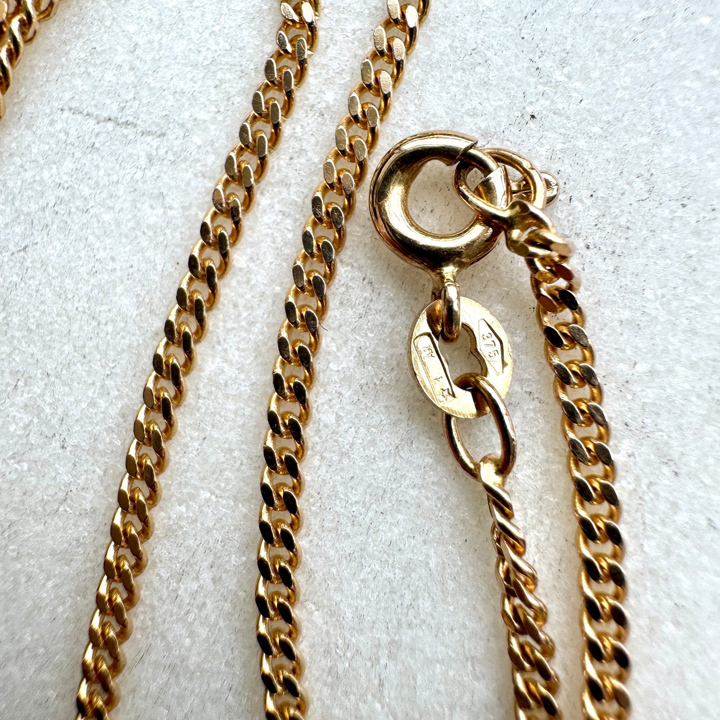 Vintage 9ct fine faceted curb link necklace - great top layer to your stack