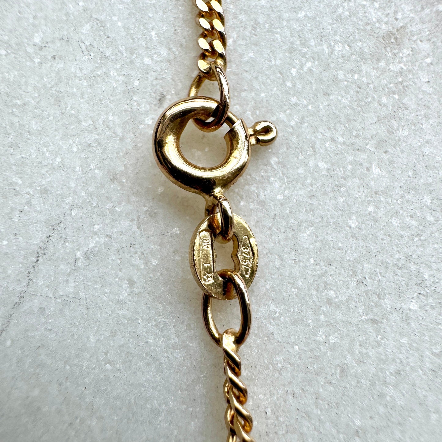 Vintage 9ct fine faceted curb link necklace - great top layer to your stack