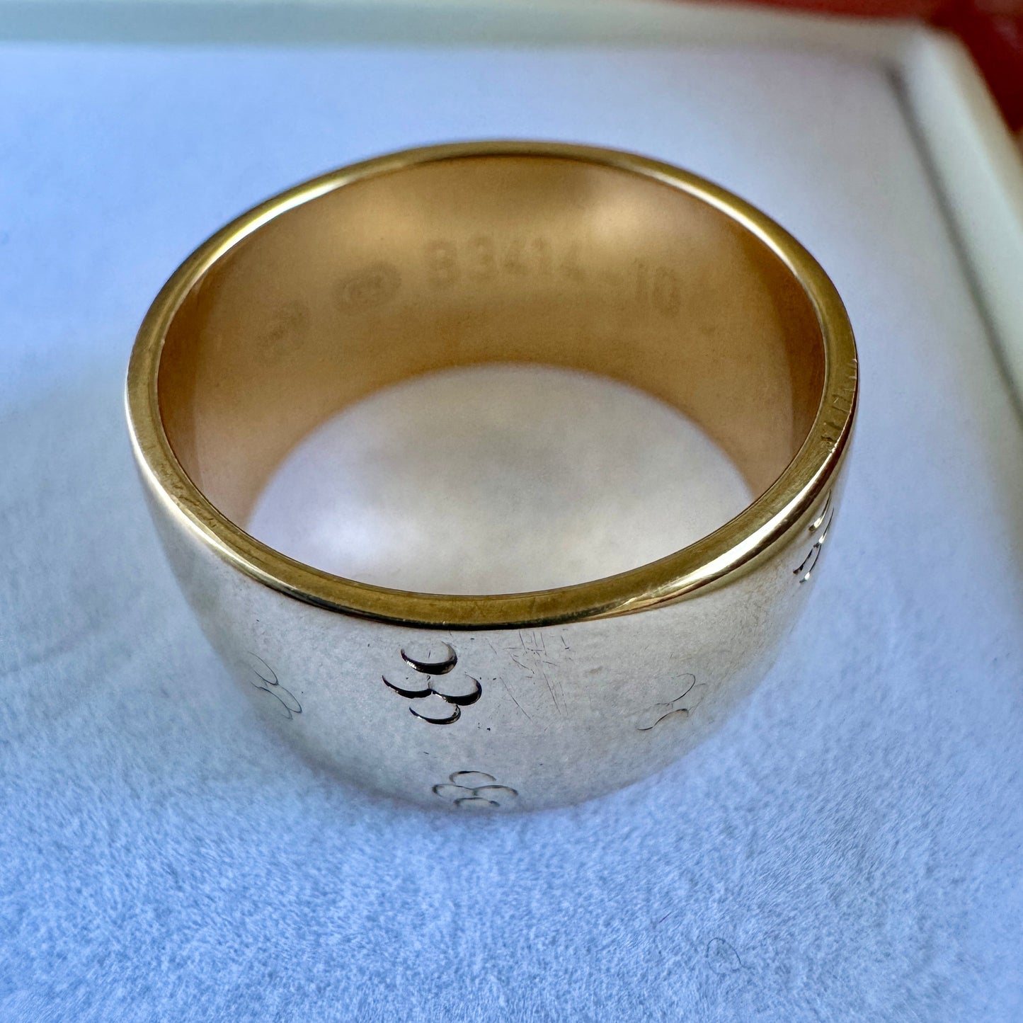 RARE heavy vintage 9ct gold patterned CIGAR band - Slightly smaller than a size Q
